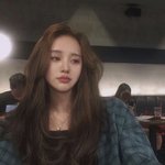 얘들아 이 머리색 잘 어울리면