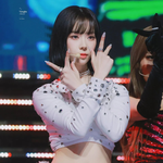 <b>하얀색</b> 옷 찰떡인 윈터