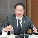 <b>최태원</b> “인류 문제 해결책 제시 기업이 선택받을 것”