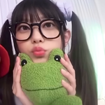 개구리 인형 조아하는 해린