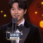 ??? : 상 받을 줄 모르고 교정을 하고 왔는데...