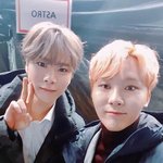 세상 무해한 남돌 친목.jpg