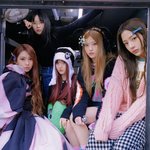 뉴진스 <b>OMG</b> 의상 이쁘다ㅏ