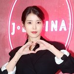 아이유<b>이종석</b>과 열애 인정