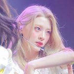 시니컬한 표정마저 독보적인 <b>여</b><b>돌</b>