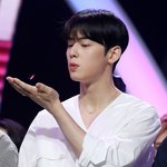 ㄹㅇ 성은이 망극한 <b>용안</b>이시다