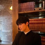 차은우 사제복 인스타 업뎃해줌