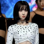 <b>윈터</b> 긴생머리도 많이 해줬으면
