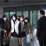 [걸그룹] 뉴진스 입국, 2관왕 <b>추카</b> 러블리