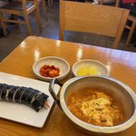 저녁으로 라면이랑 <b>김밥</b> 먹었어