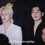 둘다 얼굴 미쳤다