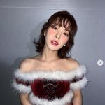 웬디, 매끈 어깨라인+우월 비율…치명 <b>산타</b>걸 변신
