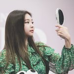나 진짜 <b>제니</b> 닮은 것 같지 않음?