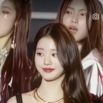 장원영 <b>뒤</b>에 여<b>돌</b> 누구야? ㅋㅋ