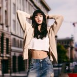 [모두드루와] 블랙핑크 리사 X 아크메드<b>라비</b> 23S/S 캠페인