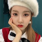 <b>시은</b> 눈 되게 크네