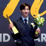 [모두드루와] <b>DKZ</b> 재찬, 트로피 번쩍! "꿈이야! 상 받아서...