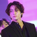 <b>로제</b>와 정국은 생로랑이 정말 잘 어울려요