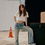 흰티에 <b>청바지</b> 뭐가 더 필요해