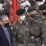 진 옆에 <b>양복</b>입은사람 누구임??