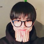 패션으로 <b>뿔테</b>안경 쓸건데