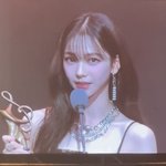 카리나 전광판에 잡히니까