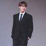 없어서 못 앓는 아이돌 <b>수트</b> 모먼트