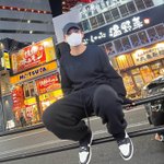 세븐틴이 일본 길거리에서 사진 찍으면 생기는 일