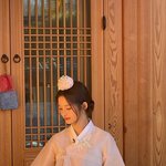 <b>설윤</b> 한복 생각보다 잘어울리네