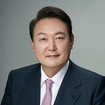 <b>윤석열</b> 은근 동안 아님?