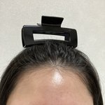 <b>집게</b>핀으로 앞머리 고정하면 편함