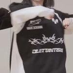 <b>채원</b> 이 옷 정보 아는 사람