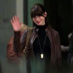 영화 <악마는 <b>프라다</b>를 입는다> 의상 재해석한 앤 해서웨이