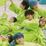 [NCT드림] 드림 대장 주장이 받치고있고 <b>주변</b>에 애기들 누워있는거