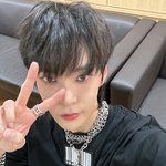 <b>남</b><b>돌</b> <b>이런</b> 화장이랑 스타일링 별로임