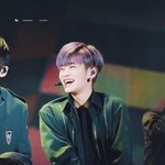 <b>눈웃음</b> 이쁜 아이돌들