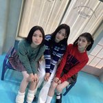 <b>혜인</b>이는 흑발 생머리가 베스트네