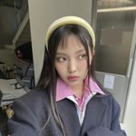 노랑 머리띠 쓴 <b>혜인</b>