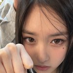 <b>이서</b> 렌즈 뭔거같음?ㅠ