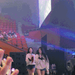 아이브 팬콘서트에서 <b>신난</b> 이서 ㅋㅋㅋ