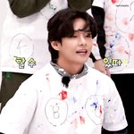 뷔 콧대 봐 성형 안 하고 이게 되네