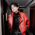 <b>뷔</b> 이 정도로 인기 많은 이유가