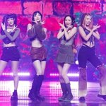 하이키 '건물 사이에 피어난 장미' 활동 착장 모음