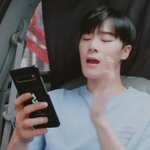 <b>문빈</b> 폰케 뭐임 겁나 감동.....