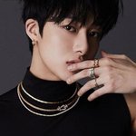 몬엑 <b>형원</b>의 얼굴 밖에 안 보이는 악세사리 소화 능력