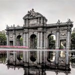 <b>웅덩이</b>에 반사된 세상