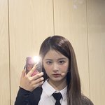 설윤은 <b>쯔위</b>랑 사나중 누구 더 닮음