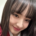 리즈 셀카 <b>볼살</b> 가리고찍는거보면