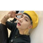 <b>현진</b> 금발 셀카