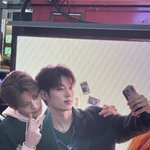 투정현이나 봐 이<b>뇬들</b>아